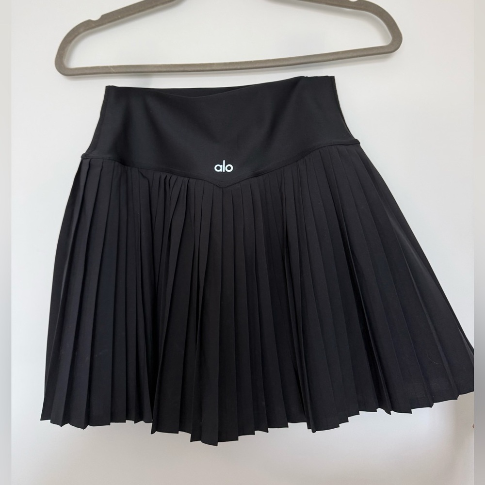 ALO Yoga Women's Black Pleated Skirt